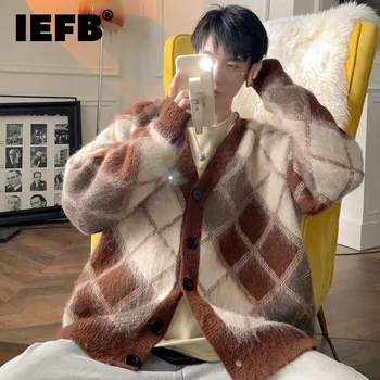 IEFB Diamond Mohair V-kaeluse Meeste Kampsun, 2023 Kontrasti, Värvi Ühe Karavan Vabaaja korea Fashion Mees Tops Kampsun 9A6318